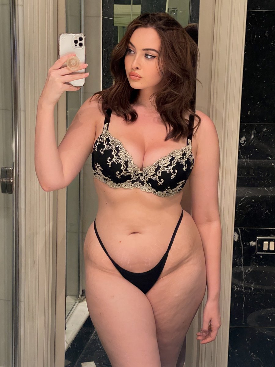 Nicolle Milfs tweet media