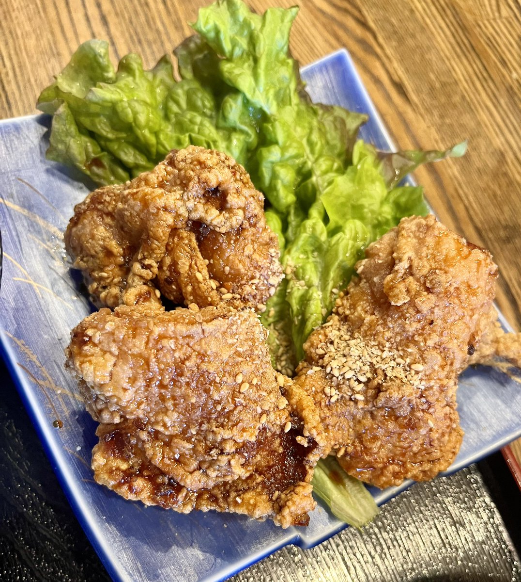 Akalenn's tweet photo. 袋井市のだいこん亭でランチ！
新鮮な刺身が付いて大ぶりの唐揚げ3個！
サラダと無添加の出汁！
何と税込み1180円❣️
大阪の日本料理店で修行した大将の味はさすがです♪
是非皆んな行ってみて😆 https://t.co/dnHaNRFrBS