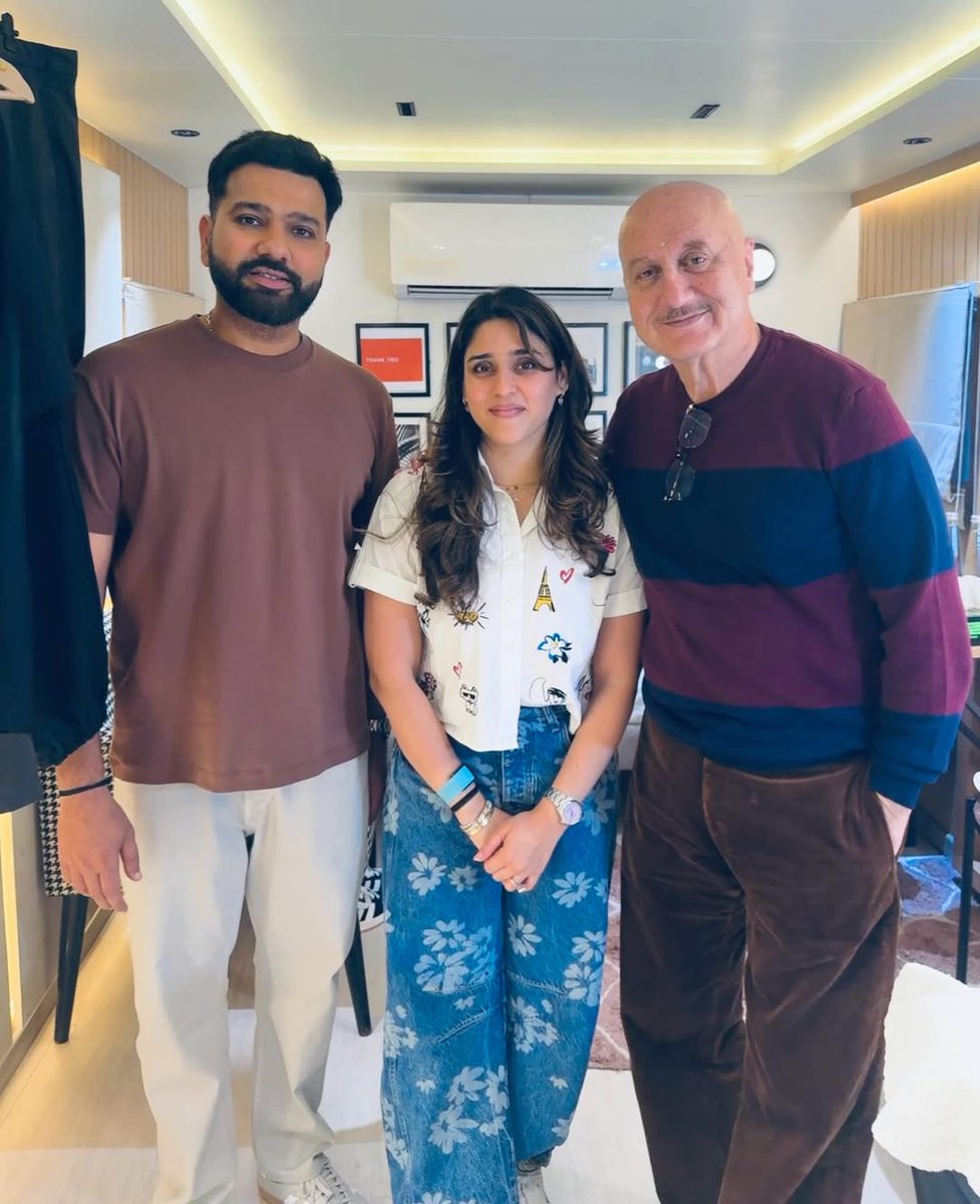 AnupamKher shares clicks from his meet-up with #RohitSharma &amp; his wife #RitikaSajdeh. 😍

#Celebs