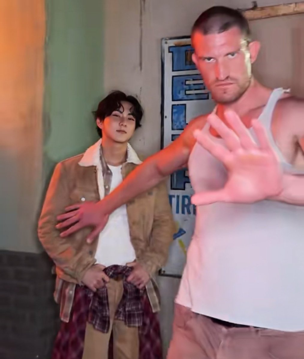 jayhoonvampz's tweet image. me defending enhypen online