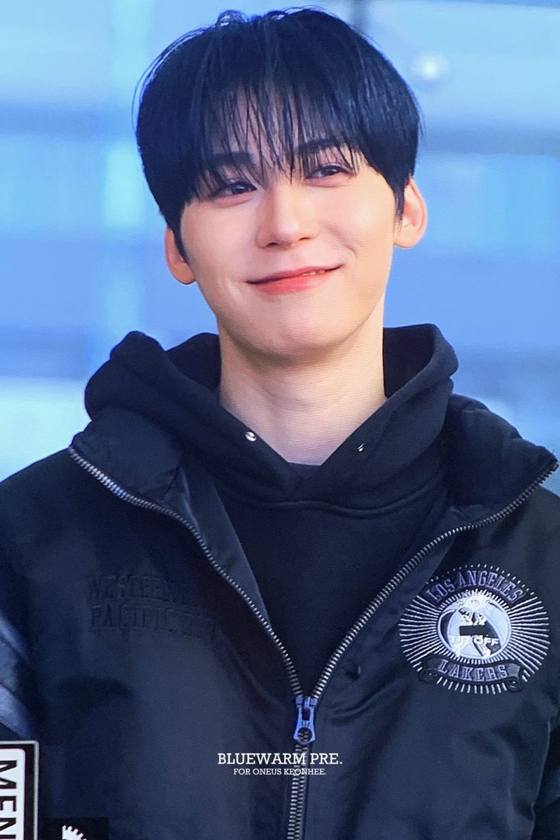 bluewarm0627's tweet photo. 260128 건희 프리뷰💙
🙂😃💙💙

#원어스 #건희 #ONEUS #KEONHEE #파란건름이 https://t.co/hETIEwCCnQ