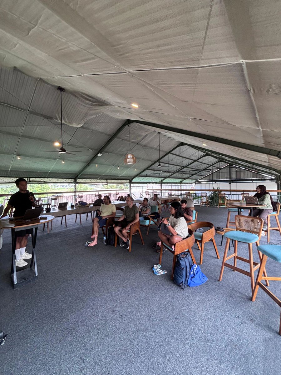 buildclub_'s tweet photo. Last Saturday, @buildclub_ Bali partnered with @ManusAI   to host Build &amp; Vibes in Bali 🏝️ 🇮🇩

An energetic 🔥session on autonomous product workflows &amp; UX research

A massive thanks to our speakers and community partners! @learnlysociety , @danaputra_9, and @AI__SEA https://t.co/y87rA8AXsc