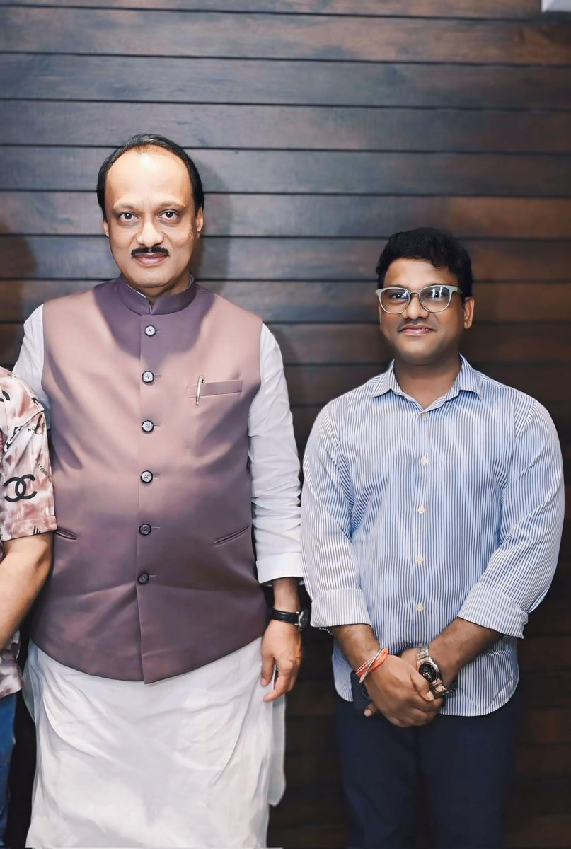 sandykamble24's tweet photo. राज्याचे लाडके उपमुख्यमंत्री अजितदादा पवार आणि आमचे 'दादा' गेले... विश्वासच बसत नाही... 😭😭😭 निशब्द... असा नेता होणे नाही... https://t.co/Mc7orCAczZ