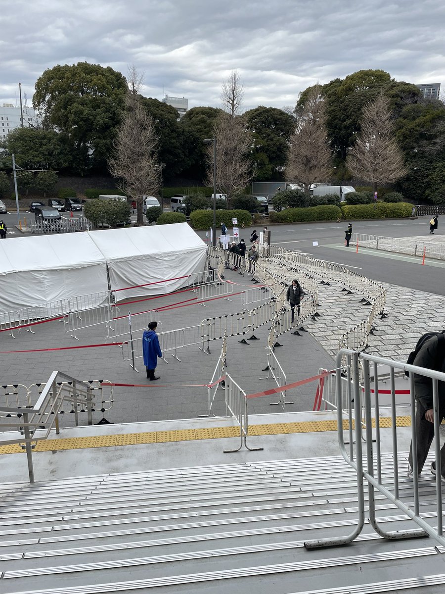 mgosgr's tweet photo. 物販開始まであと少し https://t.co/dPRDeYIuLN