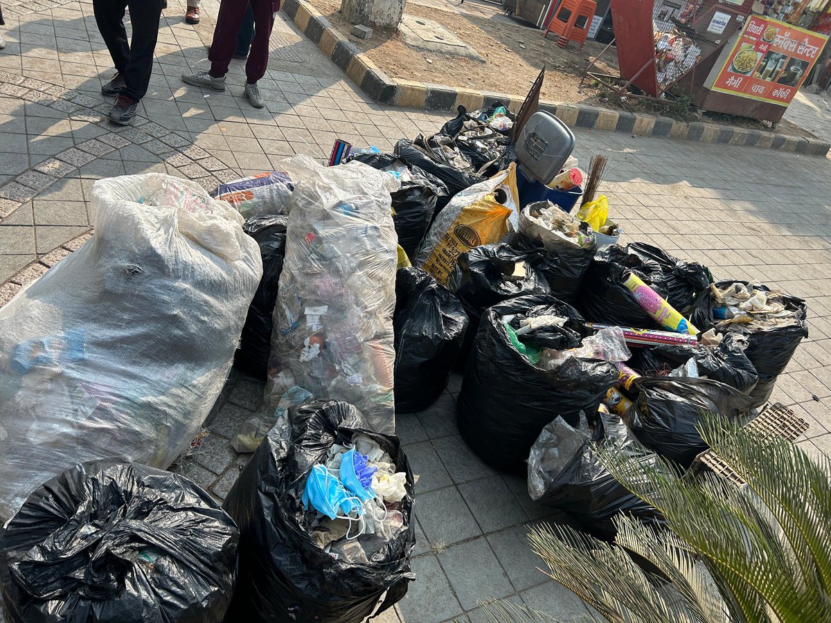 vrikshit's tweet photo. 200kg of waste collected from Futala Lake.While we love this iconic spot,the pollution is alarming.
@VrikshitFoundation is doing its part now we need citizens & authorities to step up.Urging @ngpnmc @nagpurcp @nitin_gadkari @Dev_Fadnavis to take action.#SaveFutala #CleanNagpur https://t.co/n6cIjXjrE8