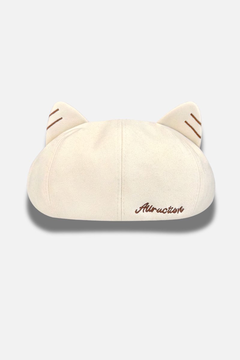 にゃんこベレー帽かわいすぎる🐈‍⬛🤍