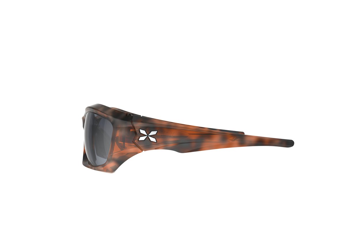 【今春発売】XAZTLANよりテンプルの短いゴースト「GHOST R」がリリース予定です。

オートバイのヘルメットの干渉を抑えた、ショートテンプルを採用。昨今、セーフティーグラスとしてのご要望もあり、ANSI87.1に準拠しているゴーストが建築現場などでも使用されています。

度付レンズにも対応します。