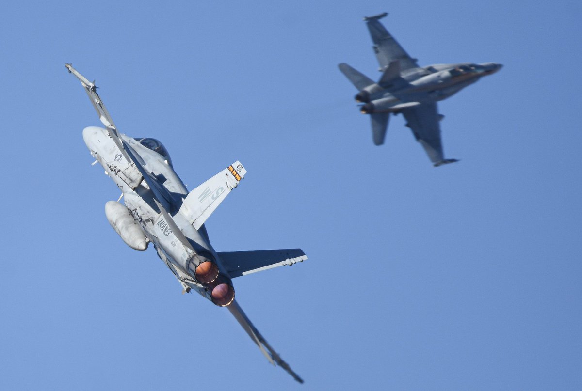 619_Aviation's tweet photo. SALEM63 Flight of 4 F/A-18C/Ds from VMFA-323 the Death Rattlers playing around MCAS Yuma on the last two days of WTI 1-26.
#vmfa323 #deathrattlers #mcasyuma #f18 #wti https://t.co/kv6ennMYLl