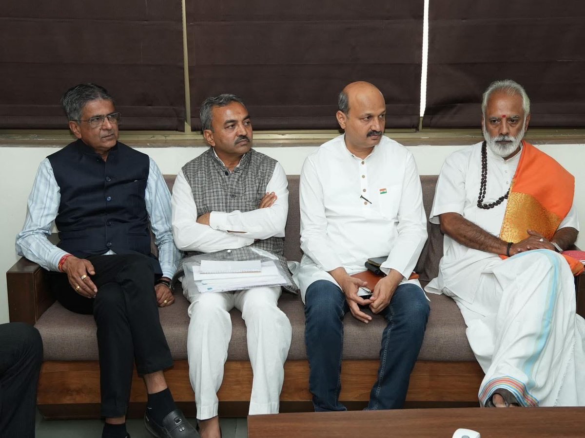 પ્રદેશ ભાજપ કાર્યાલય શ્રી કમલમ્ ખાતે આત્મનિર્ભર ભારત સંકલ્પ અભિયાનની  બેઠક યોજી અભિયાન અંતર્ગત થયેલ કામગીરી અંગે સમીક્ષા બેઠક.
તારીખ: 27/01/26