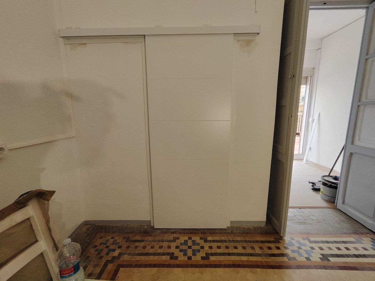 imation4430's tweet image. Buenos días #PiñaDigital. Puesta la puerta de la cocina. Lamparas compradas y ya en casa. Sofá y Sillón comprados , llegarán 27/02  Empezamos poco a poco a decorar .