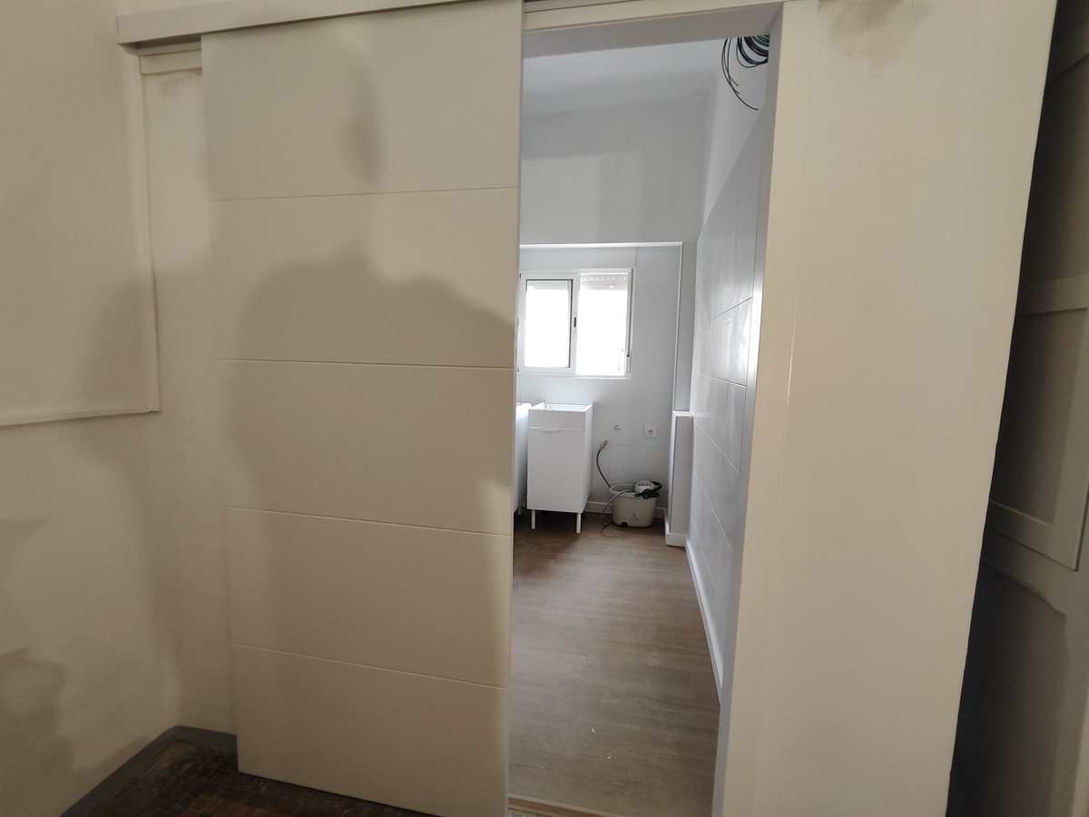imation4430's tweet image. Buenos días #PiñaDigital. Puesta la puerta de la cocina. Lamparas compradas y ya en casa. Sofá y Sillón comprados , llegarán 27/02  Empezamos poco a poco a decorar .