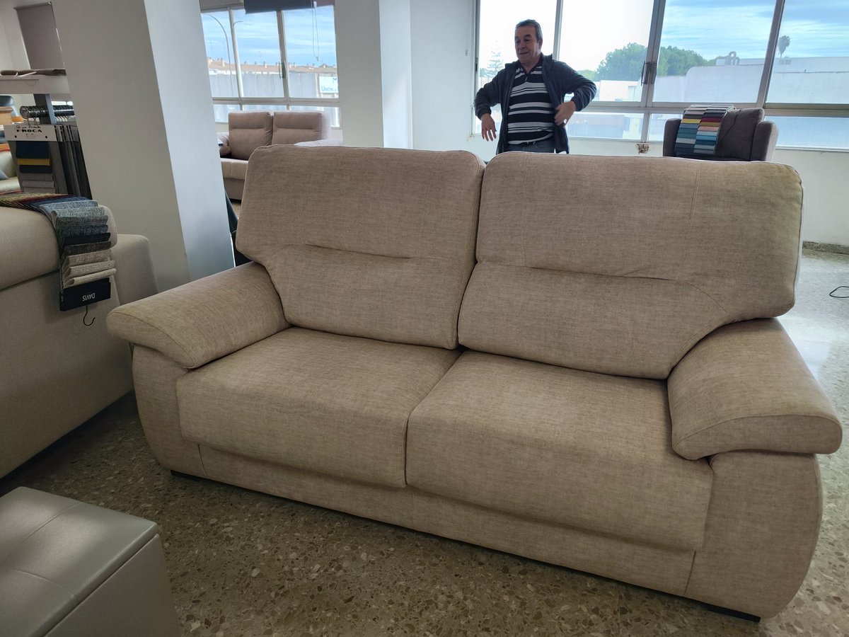 imation4430's tweet image. Buenos días #PiñaDigital. Puesta la puerta de la cocina. Lamparas compradas y ya en casa. Sofá y Sillón comprados , llegarán 27/02  Empezamos poco a poco a decorar .