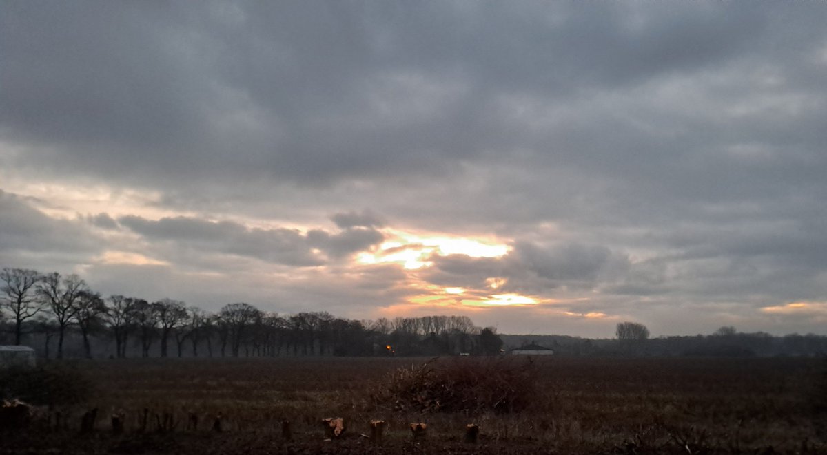 Moin 🤗☕️ Für alle, die heute Großes vorhaben ...  so'n großer Becher Kaffee käme jetzt echt gut☕️ Schauen wir mal, was der Tag heute mit sich bringt 🙂 Lasst es Euch gut gehen und kommt gut durch diesen Mittwoch ☀️