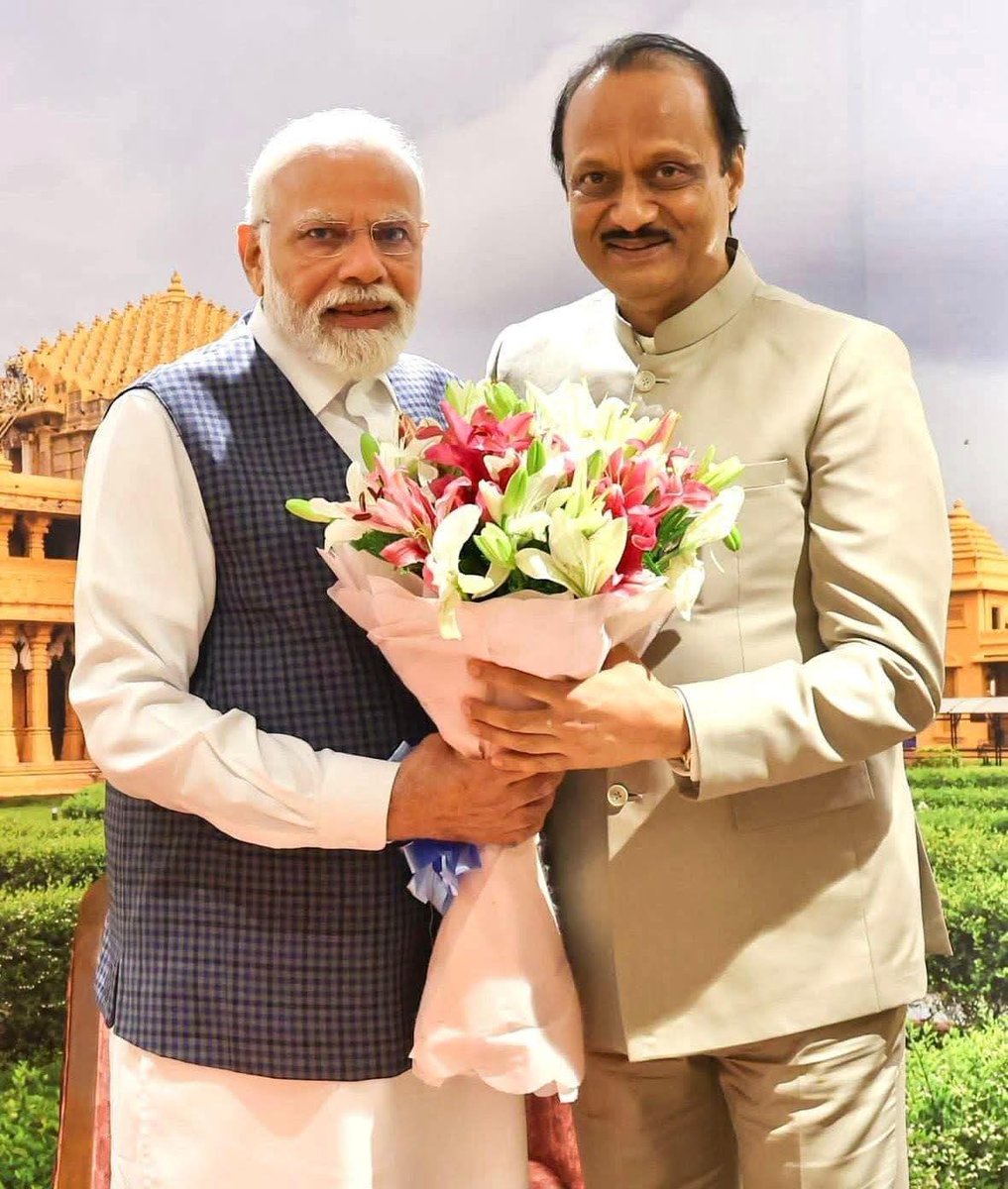 wardhakar's tweet photo. अजीत पवार राजनीति के मैन इन शैडोज़।
सीएम आते जाते रहे, सत्ता उनके इर्द-गिर्द घूमती रही।
आरोप, पलटवार, गठबंधन सब कुछ देखा, सब साधा।
शीर्ष पद हाथ भर दूर रहा, पर जलवा हमेशा शीर्ष का रहा।
राजनीति न सही, प्रशासक का क़द बड़ा था।
गुडबाय, ओ मैन ऑफ शैडोज़।
 #AjitPawar https://t.co/DFtDpr2SA8