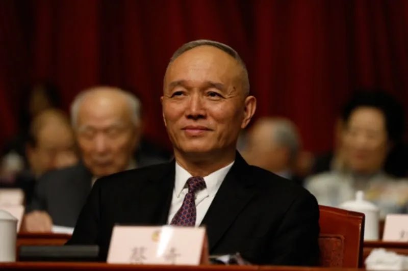 中央军委全员被抓，
全世界人民一起听床吃瓜。