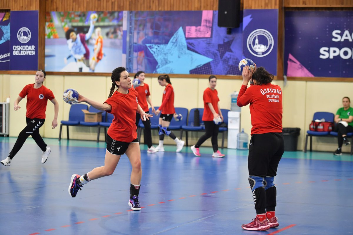 uskudarbldsporr's tweet photo. Her pas, her adım, her ter damlası…
Dün akşamki antrenmandan kareler 📸
30 Ocak Cuma günü Yenimahalle Bld. ile Ankara’da oynayacağımız maçımıza hazırlanıyoruz. @sdedetas @AmineCansuKaba https://t.co/8zDahzASzK