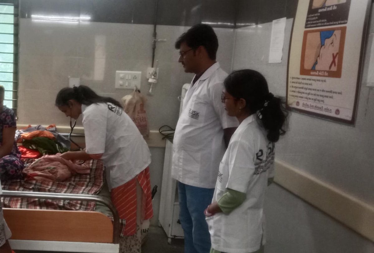 આજ રોજ વડોદરા જિલ્લાની તાલુકાની આર.બી.એસ.કે. ટીમ દ્વારા  ડિલિવરી પોઇન્ટ પર નવજાત શિશુઓની 4D પ્રોટોકોલ મુજબ જન્મજાત ખોડખાંપણ ની આરોગ્ય તપાસ કરવામાં આવેલ.
<a href="/ddo_vadodara/">District Panchayat Vadodara</a> 
<a href="/Info_Vadodara/">Info Vadodara GoG</a> 
<a href="/HealthDeptGuj/">Health Department Gujarat</a>
<a href="/GujaratSHRBSK/">Gujarat SH (RBSK) Rashtriya Bal Swasthya Karyakram</a>