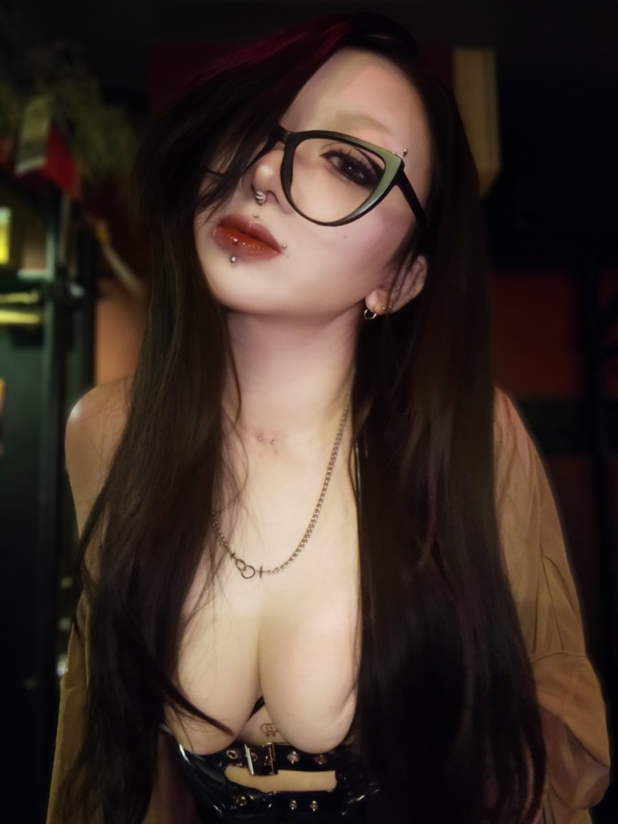 ちとバタバタで
当日になりましたが
今夜から水曜日出勤🫦

yuta様と一緒におまちしてます💋
気になったら
水曜の民も初めての方も
お気軽に🖤

<a href="/13fetishbar/">fetish BAR BR</a> 
<a href="/domina_yuta/">唯梛 -yuta- JapaneseDominatrix</a> 

#BR出勤
#十三SMバー #fetishbar
#大阪ナイト
#非日常体験
#初めての方歓迎