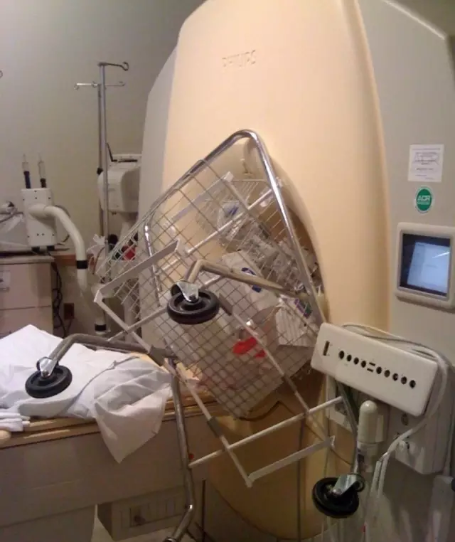 TWCommanderCat's tweet image. Imagine what will happen if he do a NMR in the hospital with those things on his face😂

The machine or his freaky face, only one of them could survive😅