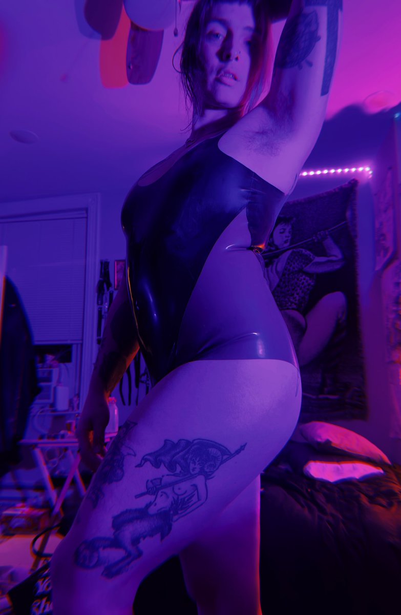 FayeDevore's tweet photo. Show me how you worship, but only use your tongue so I don’t have to hear you say anything stupid :) https://t.co/qSK7SBQMbt