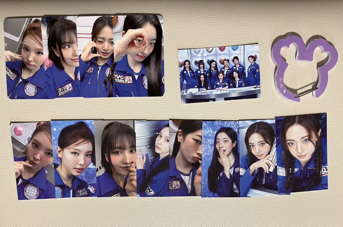 1997_O2O1's tweet photo. TWICE ペンミ 10VE UNIVERSE 交換

【譲】画像1枚目
【求】画像2、3枚目
（オンライン特典→チェヨン、カラビナ→ジヒョ）

国立3日間又は4/27都内手渡し優先です。
お気軽にお声掛けください🙂‍↕️

🔍
#TWICE交換 ナヨン ジョンヨン モモ サナ ミナ ダヒョン チェヨン ツウィ https://t.co/INA2mwCAl0