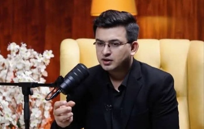 मित्रों,
इसे पहचान लो यह वह हैं जो खिलाने वाले पर ही भौकता है इसे ज़मीन पर ले आओ ।
विद्वान अवध ओझा जी UGC पर अपने इस चेले की प्रतिक्रिया पर कुछ कहना चाहेंगे?
<a href="/beimaan_avadh/">Awadh Ojha (बेईमान अवध )</a> 
<a href="/AvadhSir/">Avadh_ojha_sir__fans</a>