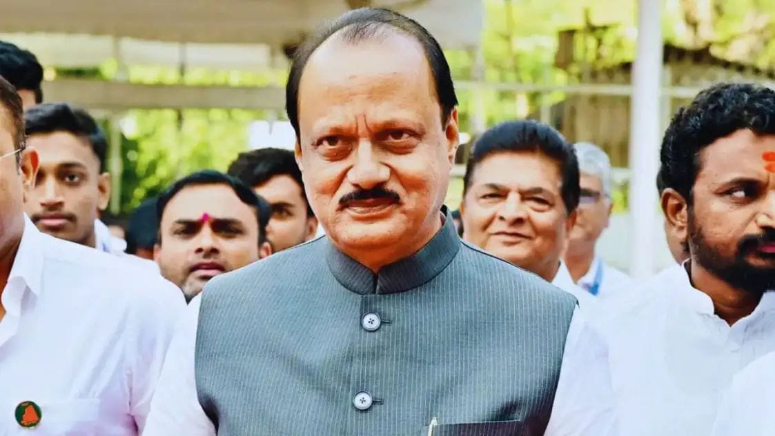poltharsh's tweet photo. #बड़ी_खबर
#Breaking

महाराष्ट्र के बारामती हुए विमान क्रैश में डिप्टी CM अजीत पवार समेत चार का निधन

महाराष्ट्र के बारामती हुए विमान क्रैश में राज्य के उपमुख्यमंत्री अजीत पवार समेत चार के निधन की खबर है।

PTI के अनुसार बुधवार सुबह हुई विमान हादसे में अजीत पवार का निधन हो गया है। https://t.co/mDpnKJRE7D
