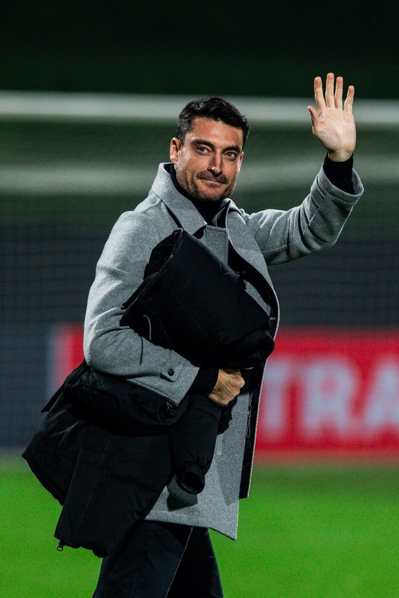 Setelah Xabi Alonso sukses di Leverkusen, sekarang giliran Eintracht Frankfurt yg akan mendatangkan mantan pemain timnas Spanyol &amp; Liverpool sebagai pelatih utama mereka

Albert Riera jadi kandidat utama pelatih Eintracht dan diharapkan segera bergabung [via <a href="/Plettigoal/">Florian Plettenberg</a>]