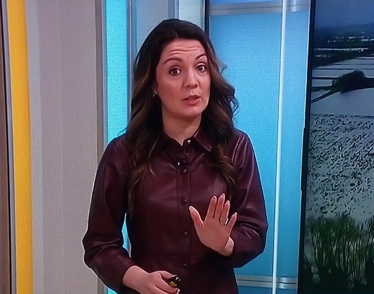 newsladies1's tweet image. Laura 😍