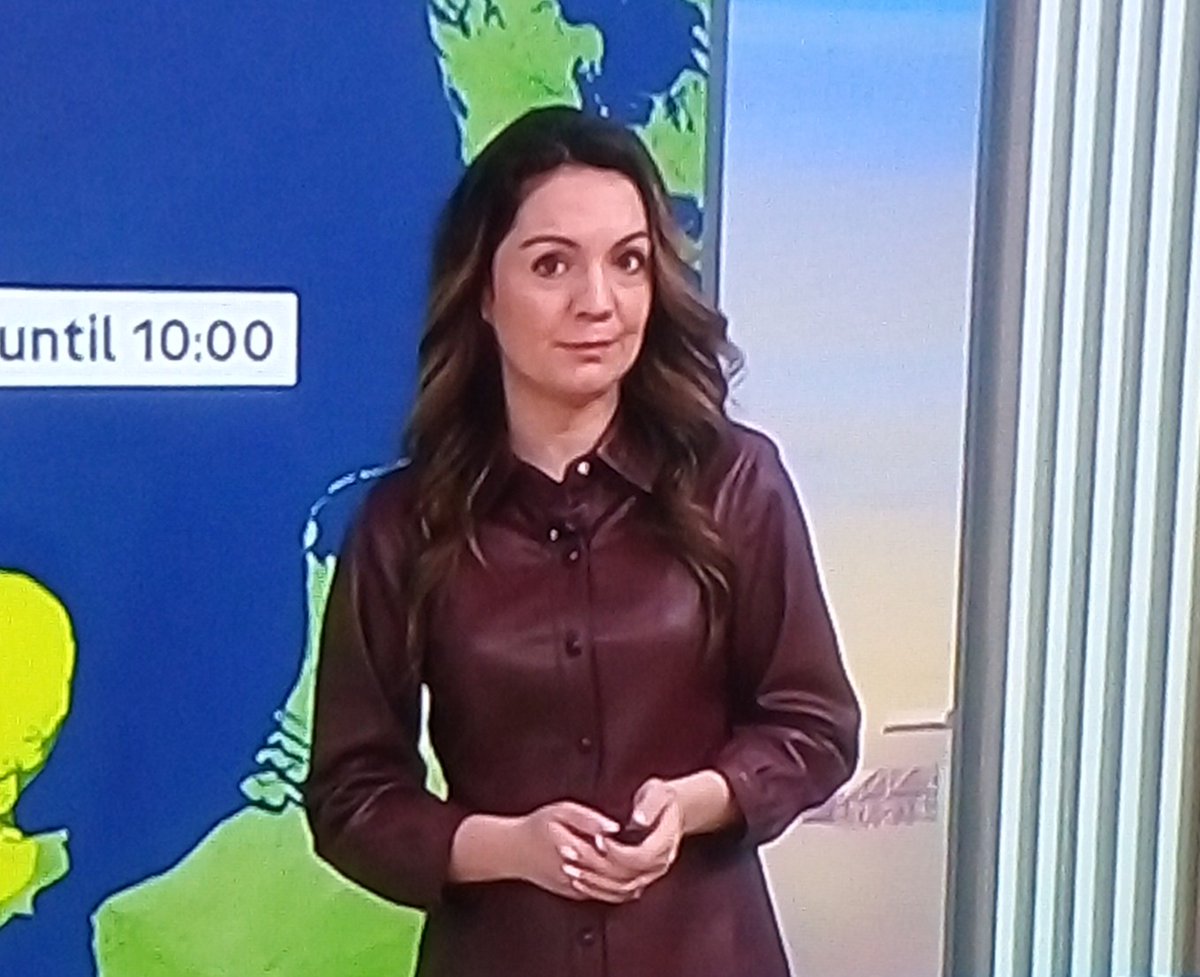 newsladies1's tweet image. Laura 😍