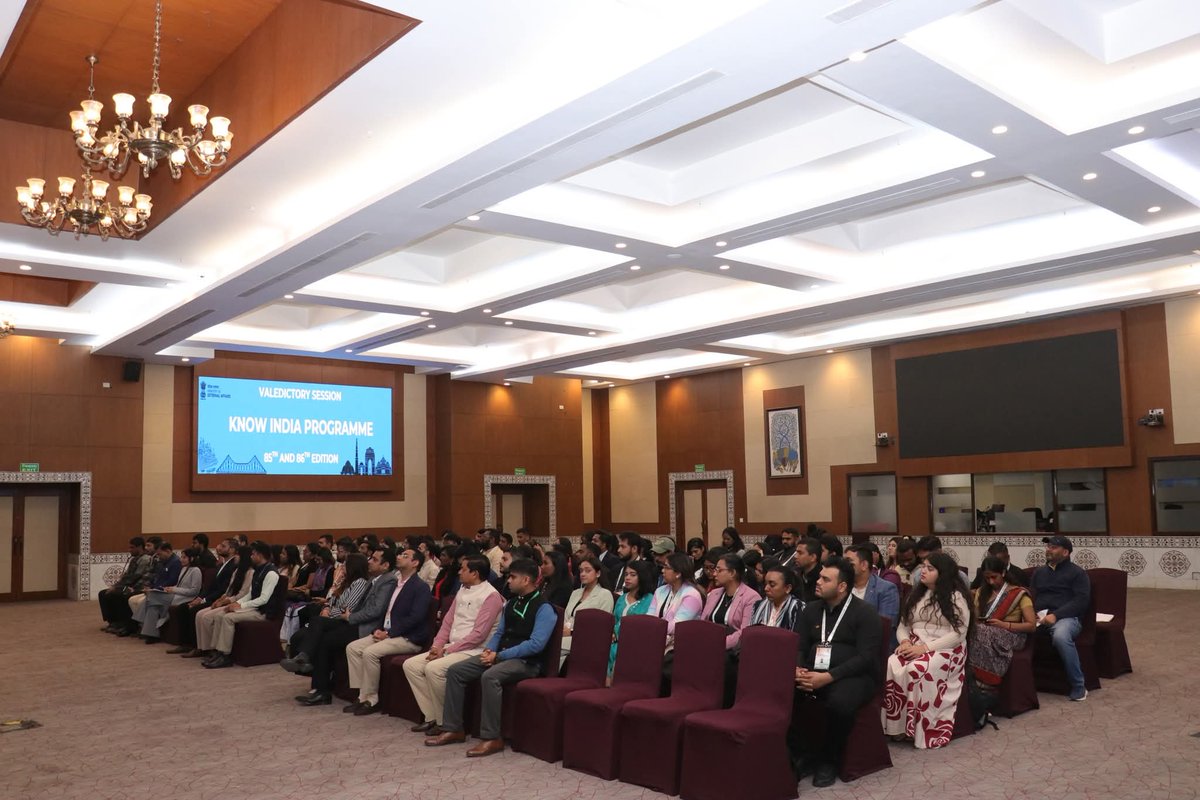 diaspora_india's tweet photo. The Valedictory Session of the 85th and 86th #KnowIndiaProgram, chaired by @SecretaryCPVOIA, MEA, Ms. Sripriya Ranganathan, marked the culmination of an enriching journey. 78 youth Indian diaspora from 20 countries participated & shared their experiences.
#85thKIP #86thKIP https://t.co/olF3cGPco4