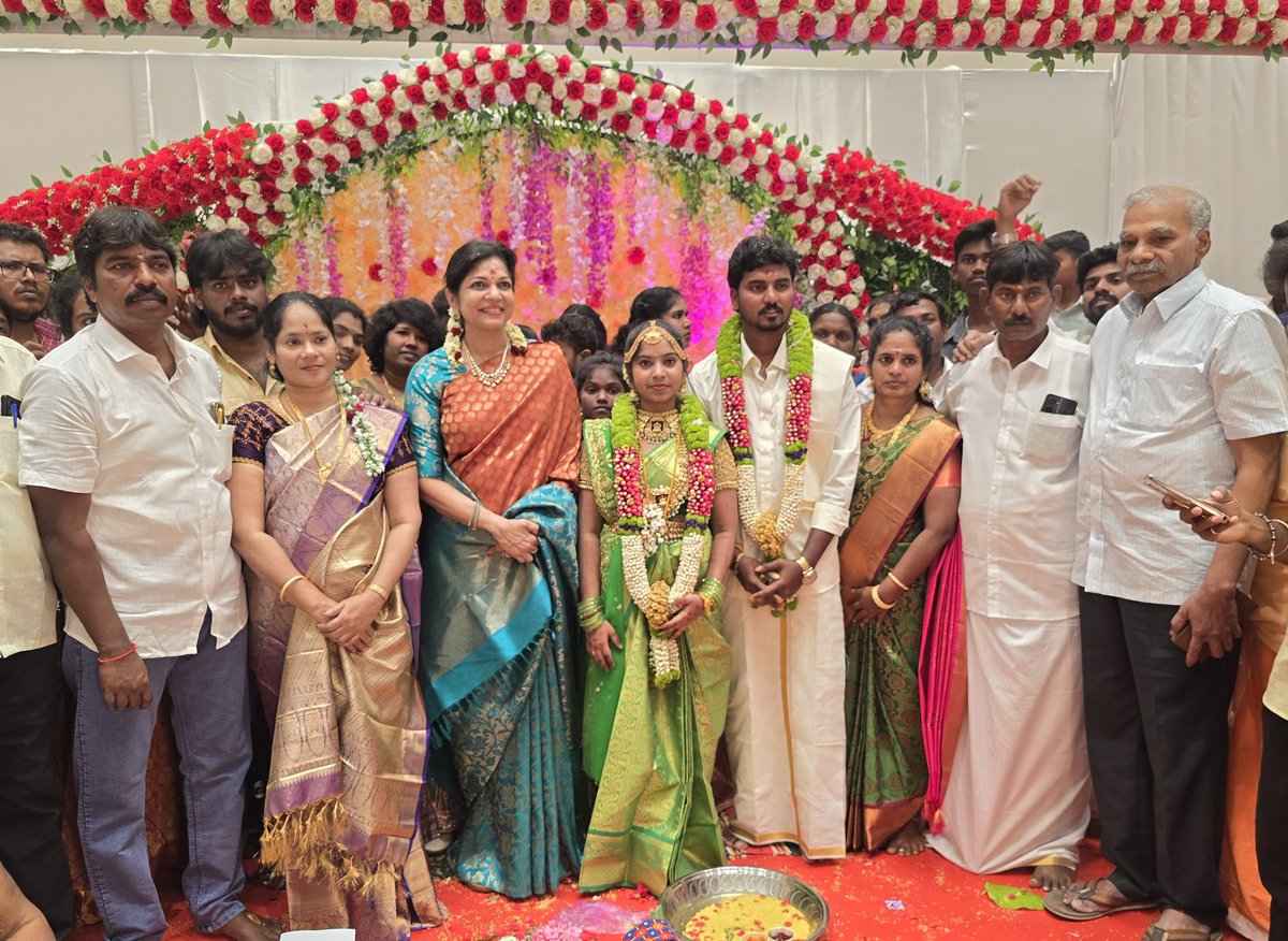 Sowmiyanbumani's tweet photo. கடலூர் மாவட்டம், பெண்ணாடம் கிருஷ்ணா திருமண மண்டபத்தில் நடைபெற்ற, பாட்டாளி மக்கள் கட்சியின் மாநில இளைஞரணி துணைத் தலைவர் மு.ரா.மோகன் - மாலதி மோகன் தம்பதியரின் அன்பு மகள் மோ.ரீனாசென் - ப.ரிஷி இணையரின் திருமண விழாவில் பங்கேற்று வாழ்த்திய போது.! https://t.co/DSJmmcAiRL