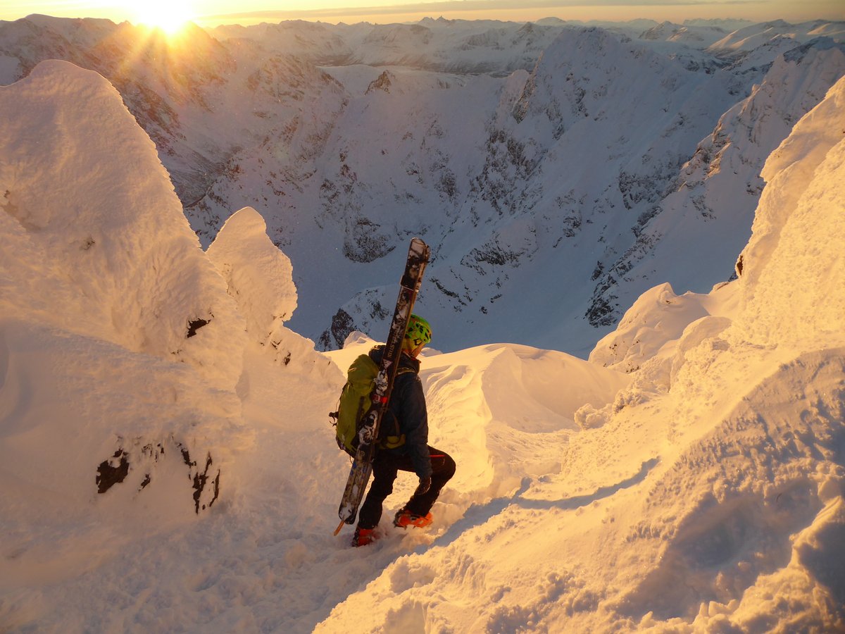 Alpes de Lyngen: #esquí en el círculo polar ártico 🇳🇴

👉muntania.com/viaje/alpes-de…

Salidas programadas: ⛷️
27/02/2026 - 06/03/2026 
14/03/2026 - 21/03/2026 
21/03/2026 - 28/03/2026 
28/03/2026 - 04/04/2026 
04/04/2026 - 11/04/2026