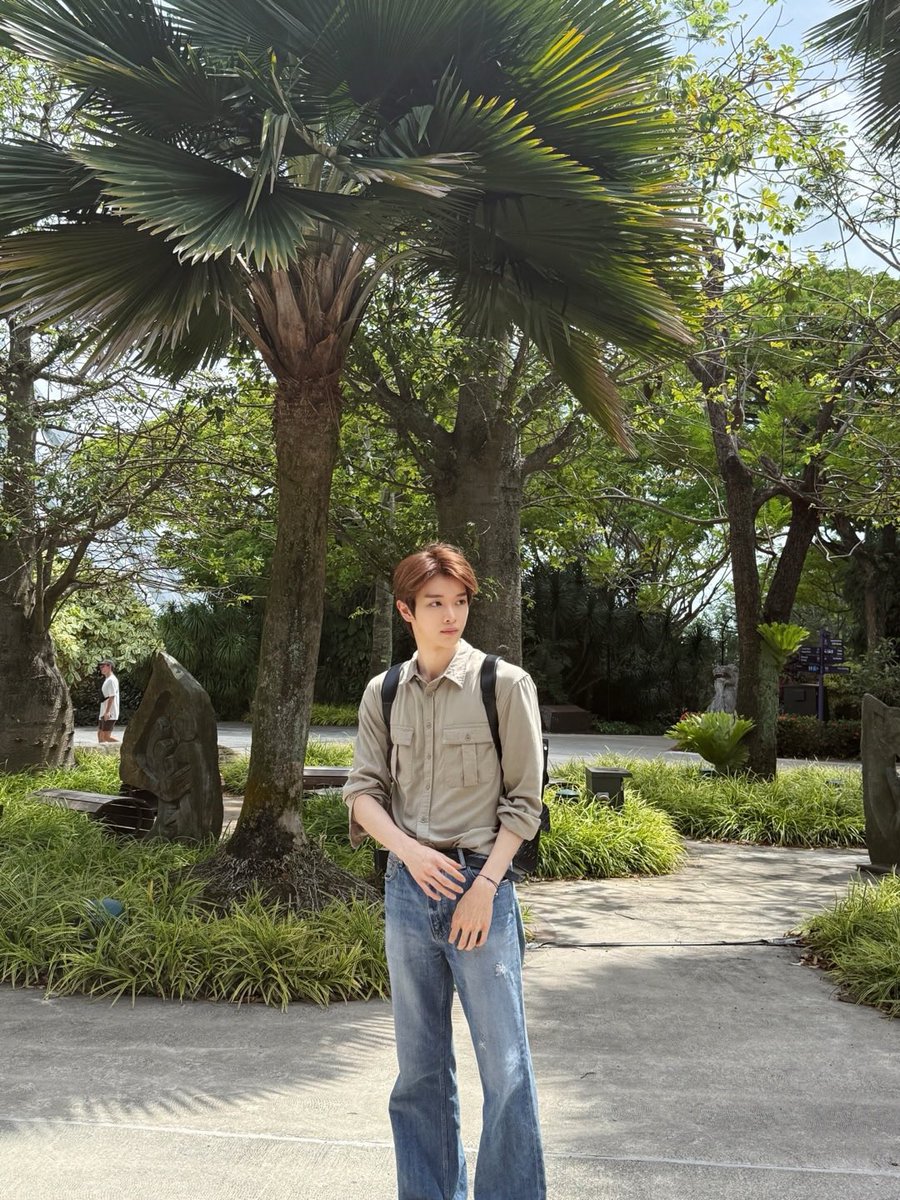 혼자화보찍고잇어 …. ….. 너무좋음