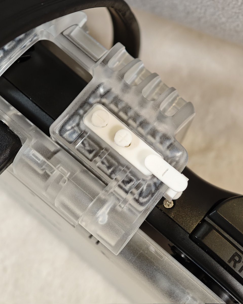 tuna28_'s tweet image. こちらを参考にRP mini+RDS用ボタンをモデリング、印刷してみました！もう少し改良した方が良さそうやけど、かなり便利だ🥹✨