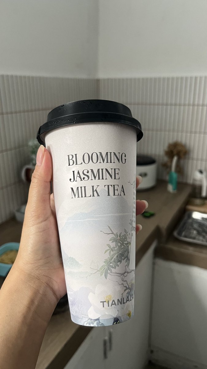 ronagrandee's tweet photo. @swextdemon cuman ada Tianlala deket rumah aku, beli ini udah gatau berapa kali murah terus enak BGTTTTTTTT aku biasa beli yg half sugar https://t.co/xe8JE2tkI9