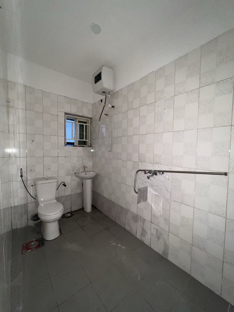 Tall in complexion and 1278 others tweet media