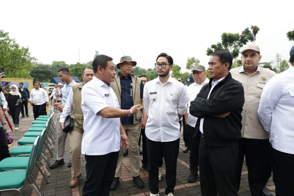 ditjen_pkh's tweet photo. #SobatTernak, Mentan Amran Gerak Cepat Salurkan 24 Truk Bantuan Untuk Korban Longsor Cisarua, Siapkan Solusi Permanen Cegah Bencana

Baca selengkapnya melalui tautan dibawah ini: 

https://t.co/r7XP9gB6PT

#ditjenpkh https://t.co/klTXetfwfZ
