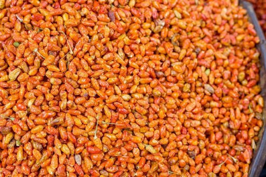 OlawaleOlanir12's tweet image. Awenu / ashina 

Ishawuru 1 ( water snail )

Epo obo die (Ficus platyphylla)

Ata ijosi meta ( Cayenne Pepper) 

Pound everything together with soap you can bath once 

Put it on a sponge

Retweet for usage and incantation