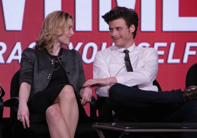 Francois Arnaud在The Borgias之后沉寂了好多年，最近翻红依然很帅。我还是喜欢他年轻时候，他和卢妹是我最喜欢的一对骨科。他和卢妹在一起过？分手是不是因为他是gay