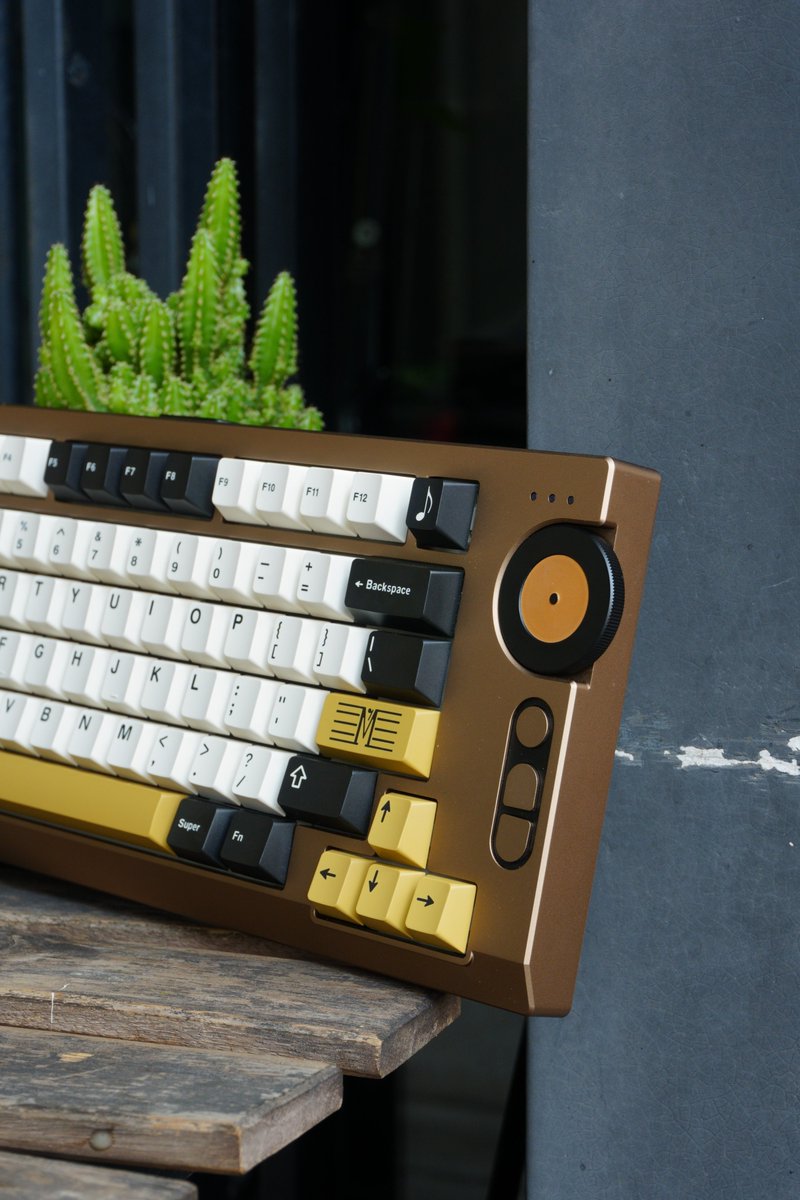 DesktopTribe tweet media