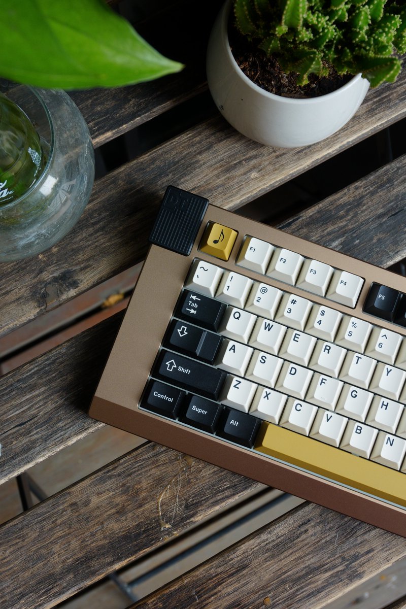 DesktopTribe tweet media