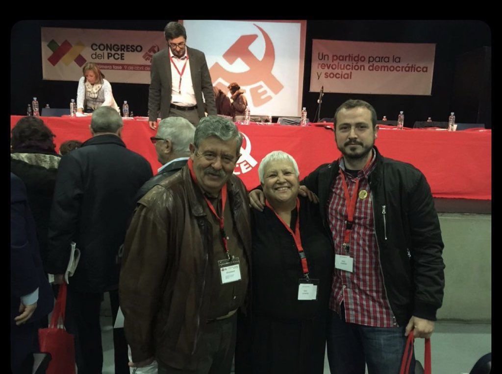 🇪🇸 | Imágenes de la líder del PC en actos de extrema izquierda que ayer fue colocada estratégicamente en el Congreso para gritar a PP y VOX como si fuera una jubilada cualquiera.