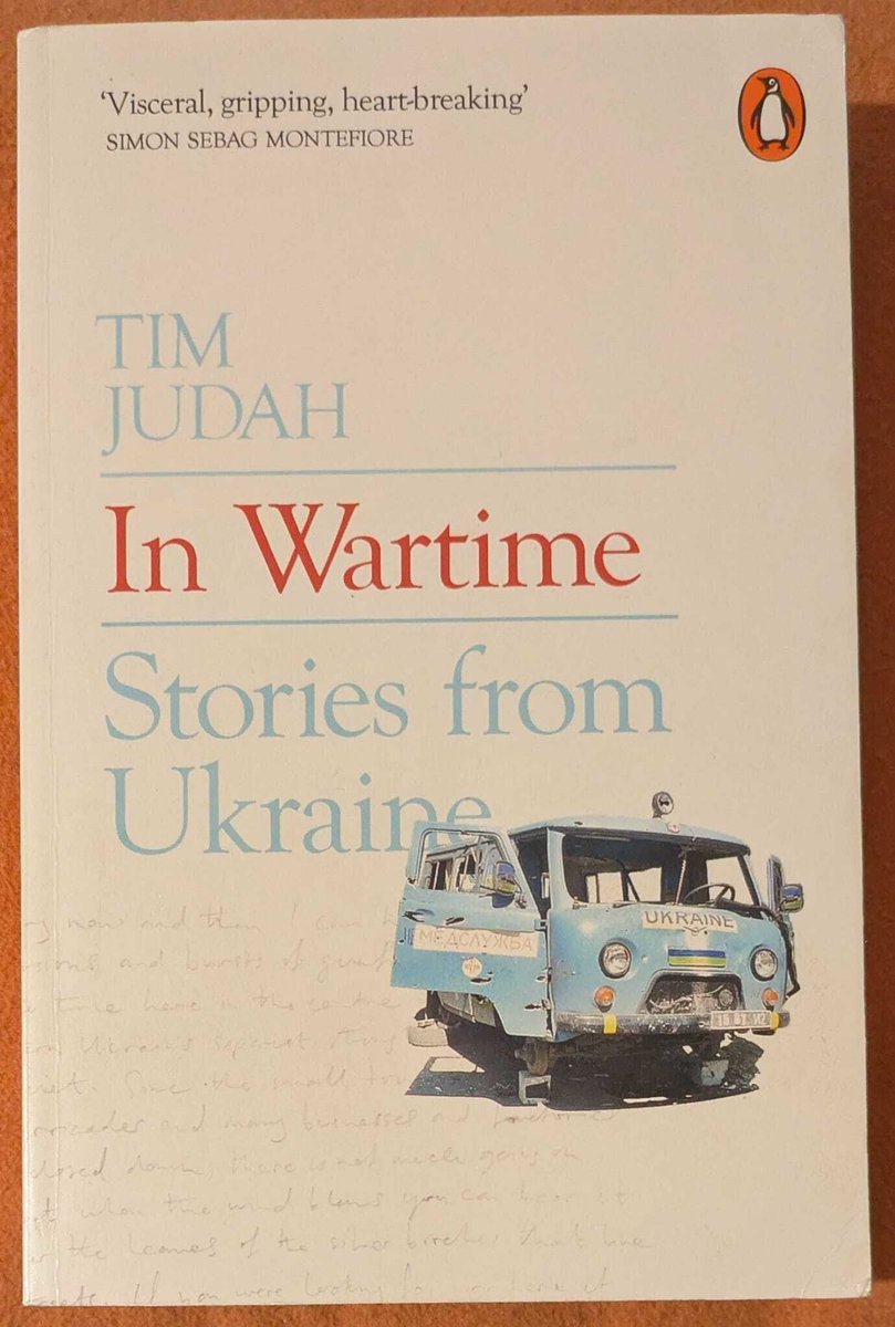 ThomasLeurs1's tweet photo. #365Tage - 365 Buchempfehlungen | Tag 28

Auch schon ab 2014 waren westliche Journalisten in der Ukraine und haben Eindrücke gesammelt, was in dem Land los ist. "In Wartime: Stories from Ukraine" ist ein 2016 erschienenes Buch des britischen Journalisten Tim Judah, der seit 1/4 https://t.co/fSvlct2W4M