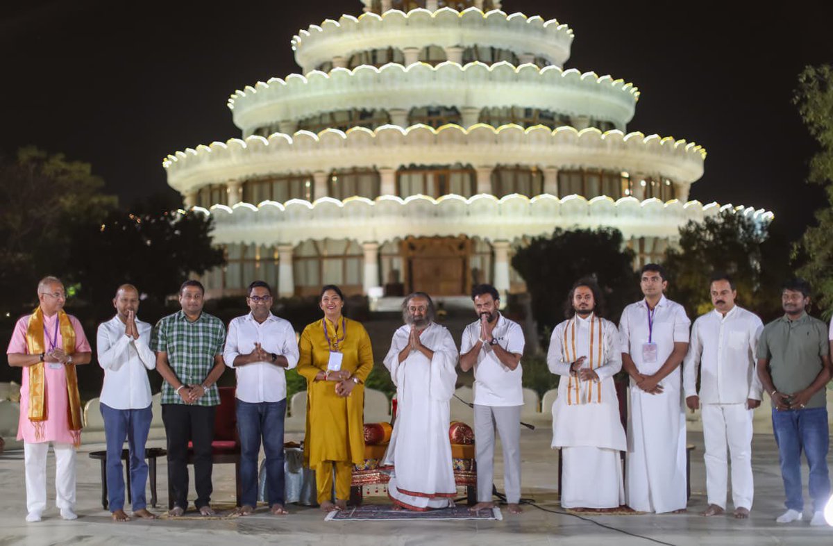 Dr. Hansaji Yogendra of <a href="/tyi_official/">The Yoga Institute</a>, Shri Subodh Tiwari, CEO of Kaivalyadham, and Shri Abhay Das ji Maharaj of Trikamdas ji Dham Peeth joined the evening Satsang at <a href="/BangaloreAshram/">Art of Living International Center</a>.

Also welcomed a parliamentary delegation from Sri Lanka and a delegation from France to the