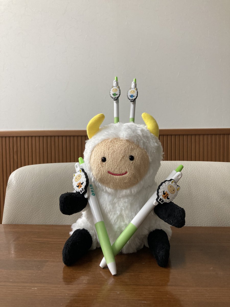 ツノではありません。ボールペンです。 ひつじ社員のオリジナル