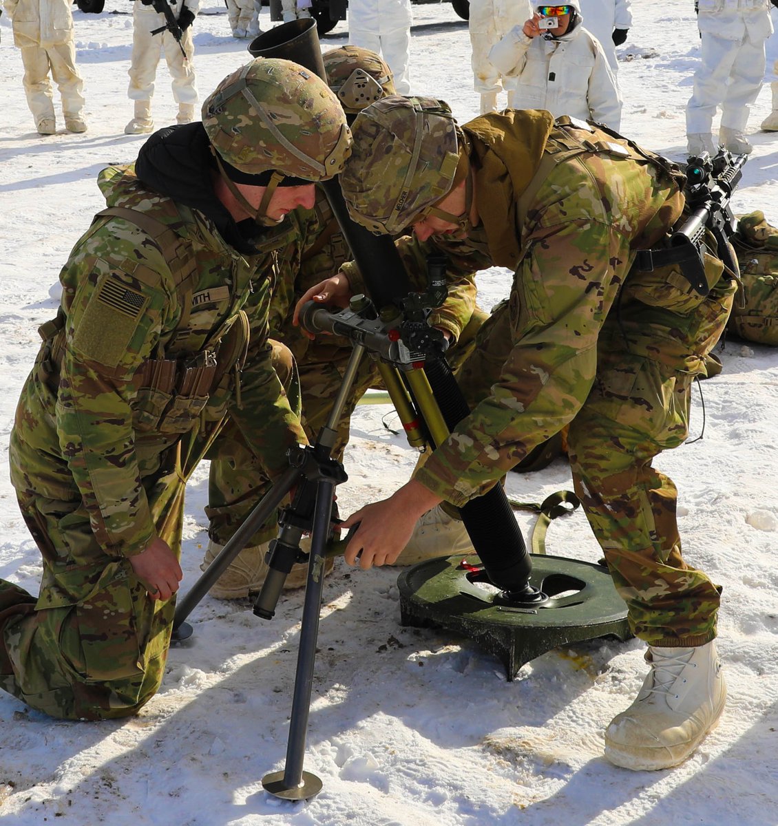 地面から上に向かって相互運用性を築く。 米陸軍と陸上自衛隊の隊員は