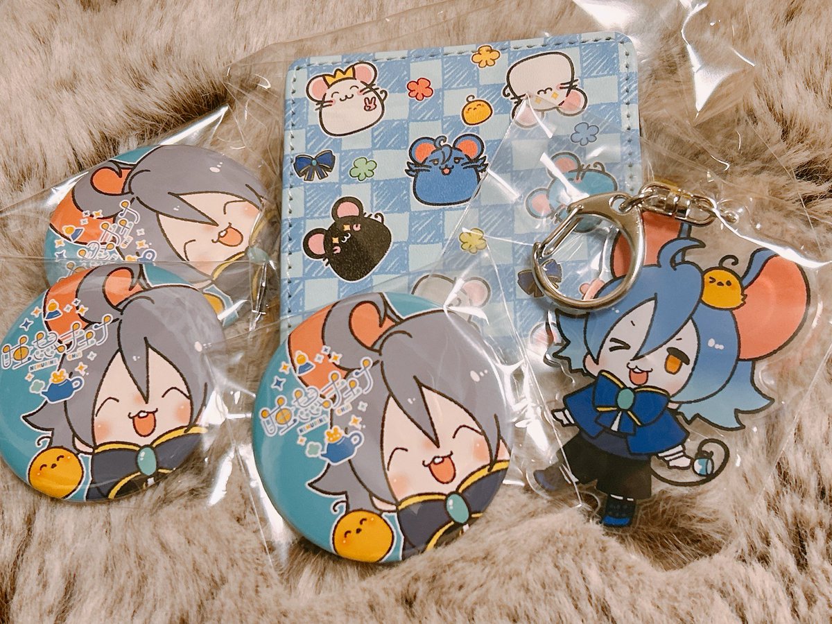 写真です📷 どこでもキャッチャーさんの景品がきちゃーっ！✨✨🥰🥰 や、やばい我ながらめちゃ可愛いんだが…🥹❤️❤️❤️ 特にコインケース良すぎる！！  #睡鼠チュイ #チュイが来た