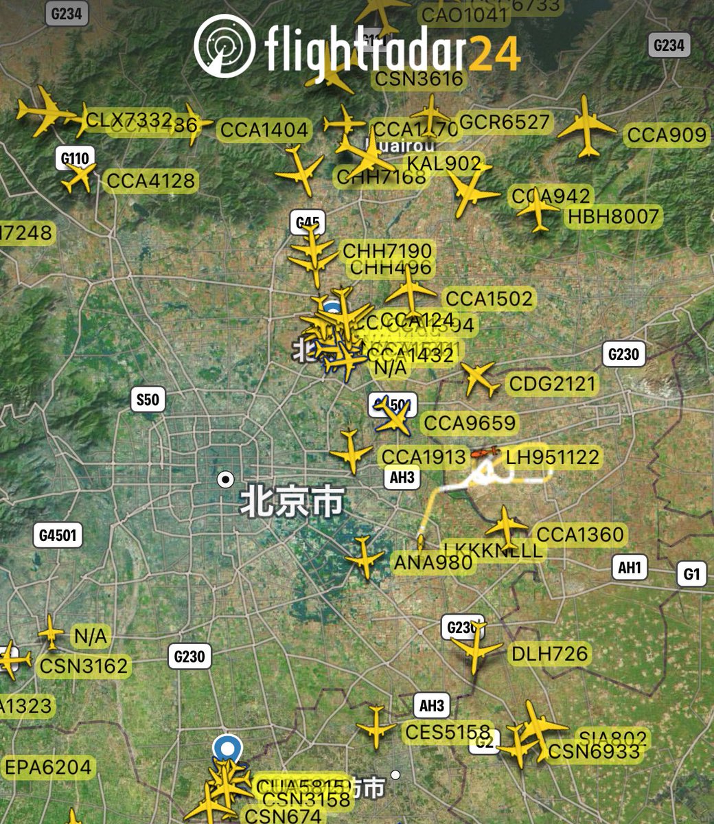 ほんとにクーデターなら空域封鎖とか北京空港閉鎖とかすると思うけど軍の攻撃ヘリが街中をバカ低空低速で飛んでるんだよな
