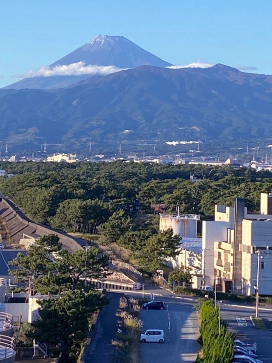 harukaawake's tweet image. 🇯🇵🌸 Just a note: Everyone is free to download/repost my videos! I prefer you repost me but if you don't want to that's okay too! 

My goal was never to make money but to share news about Japan in English. 

On an unrelated note: here's Mt. Fuji from Numazu City 2 weeks ago.